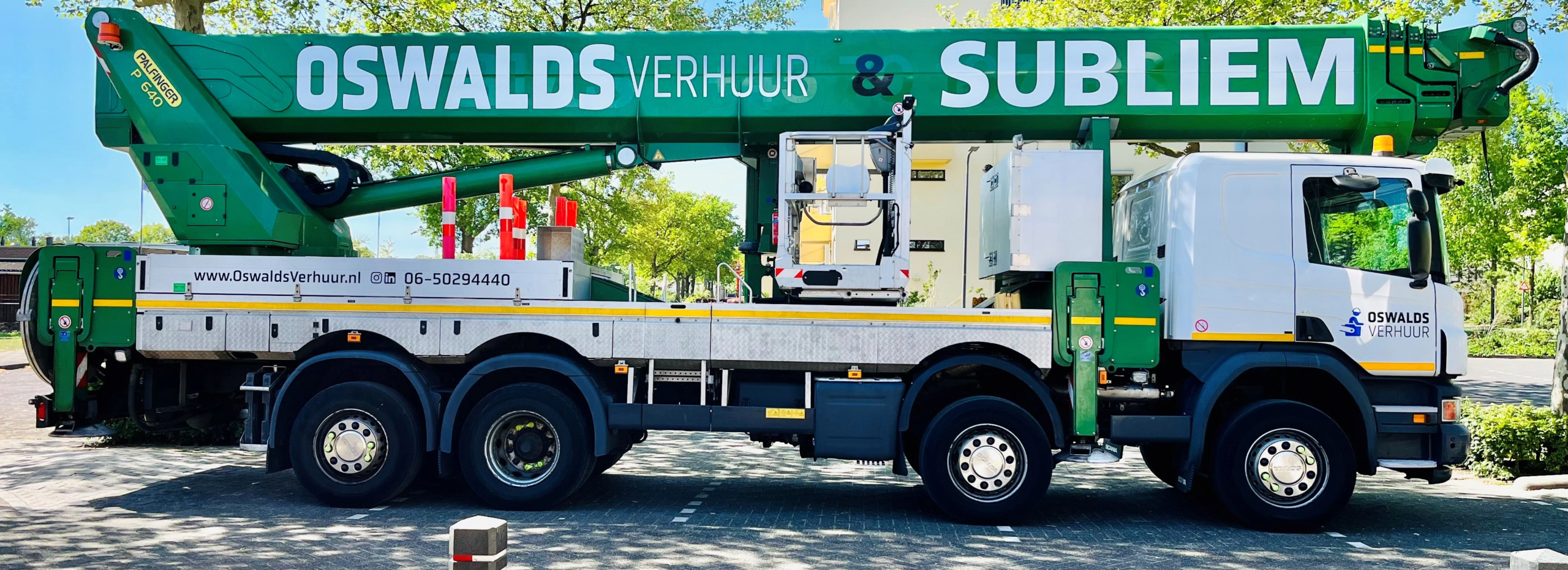 64 meter vrachtauto hoogwerker huren met machinist